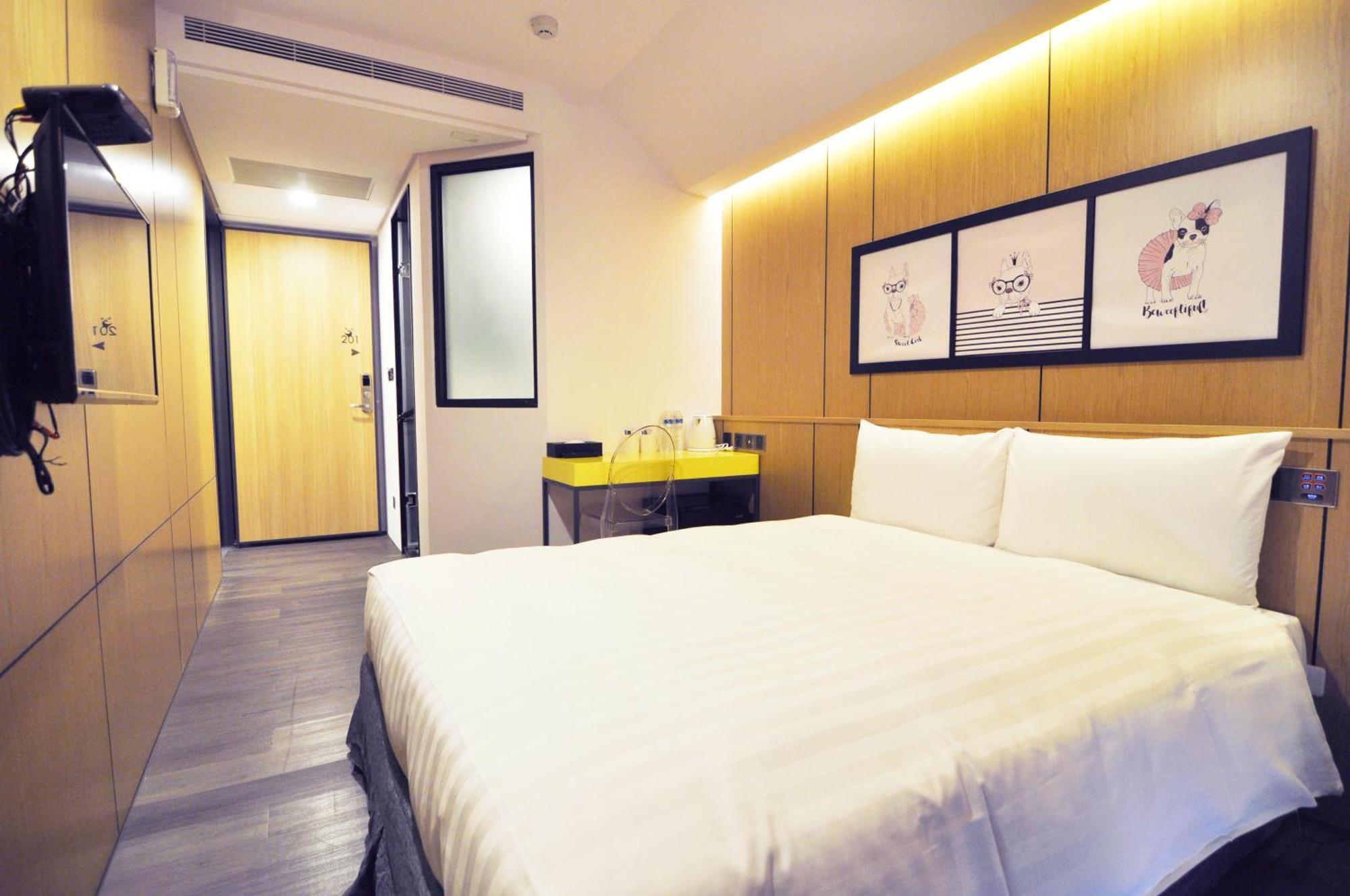 Feng Jia 25 Hotel Taichung Bagian luar foto