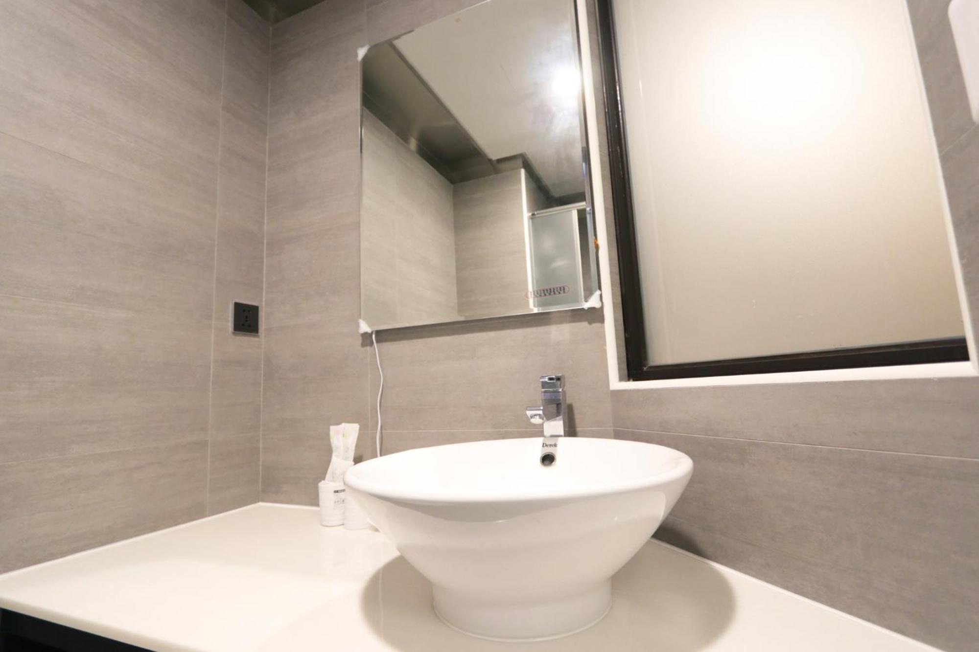 Feng Jia 25 Hotel Taichung Bagian luar foto