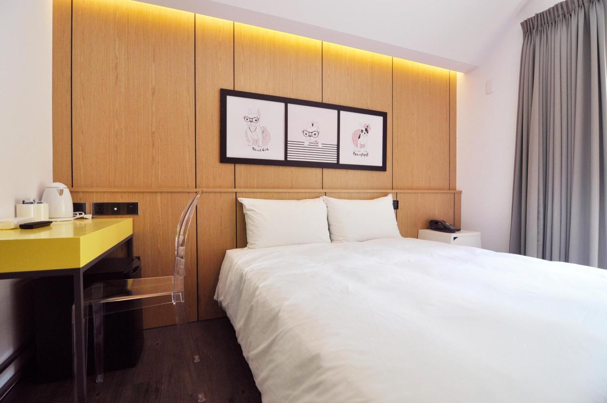 Feng Jia 25 Hotel Taichung Bagian luar foto