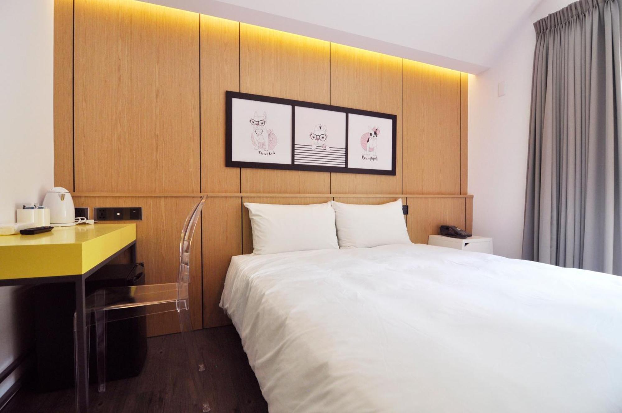 Feng Jia 25 Hotel Taichung Bagian luar foto